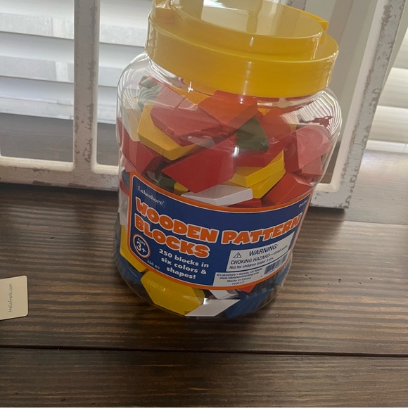 New Lakeshore educational woooden pattern, six colors and shapes 250 blocks - Picture 7 of 7